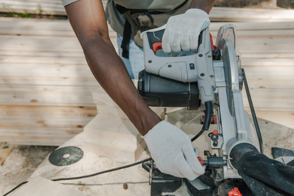 how to cut trim at a 45 degree angle on a miter saw