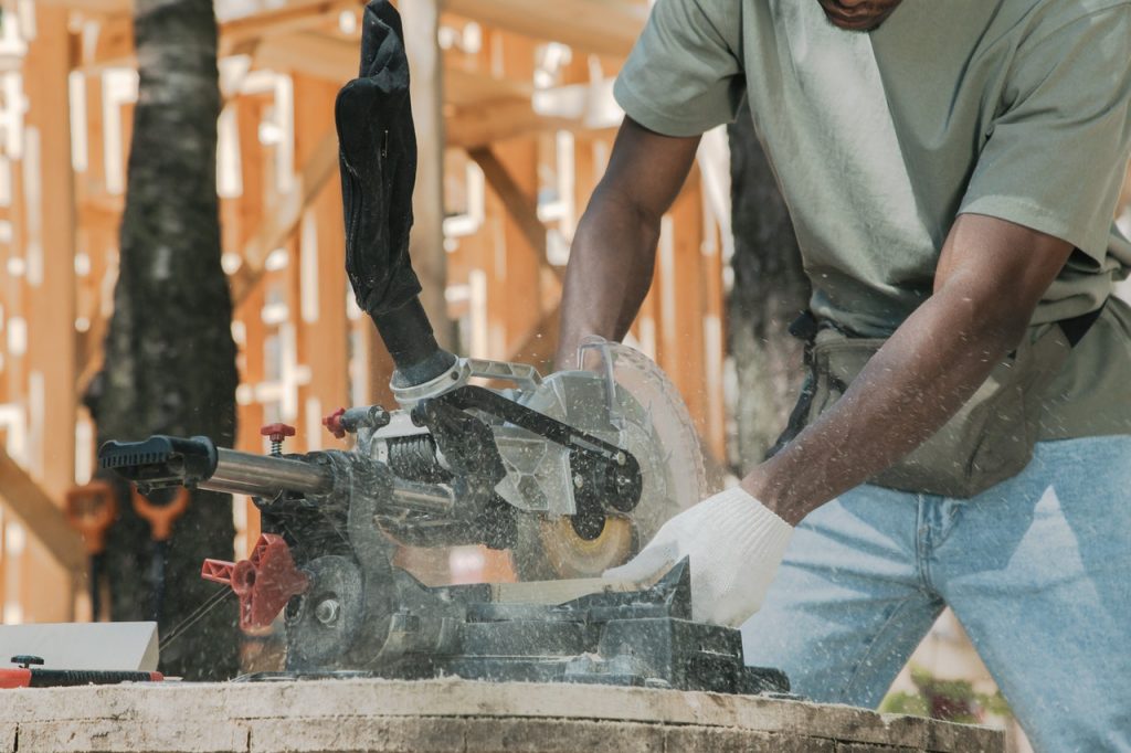 How to Make a Clean Cut With a Circular Saw?